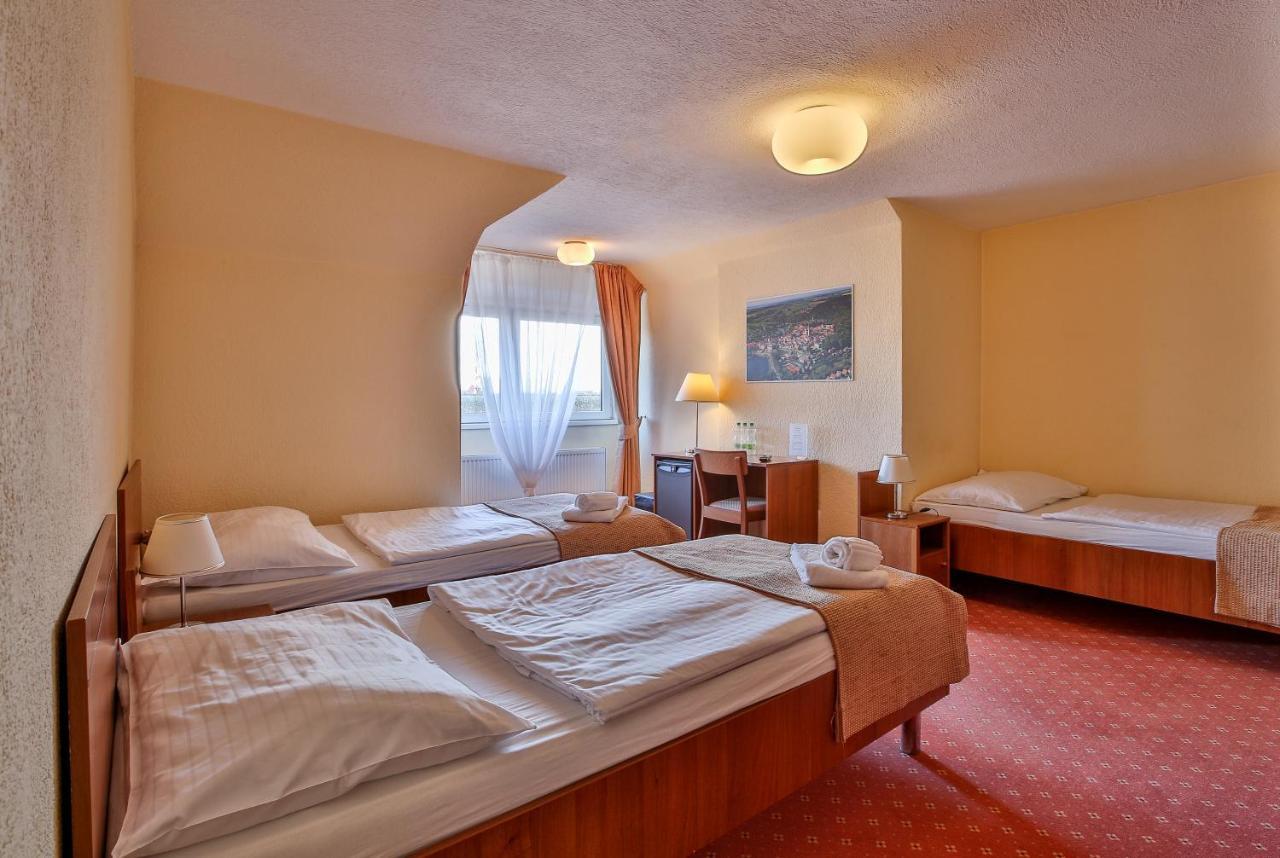 Hotel Tabor Bagian luar foto