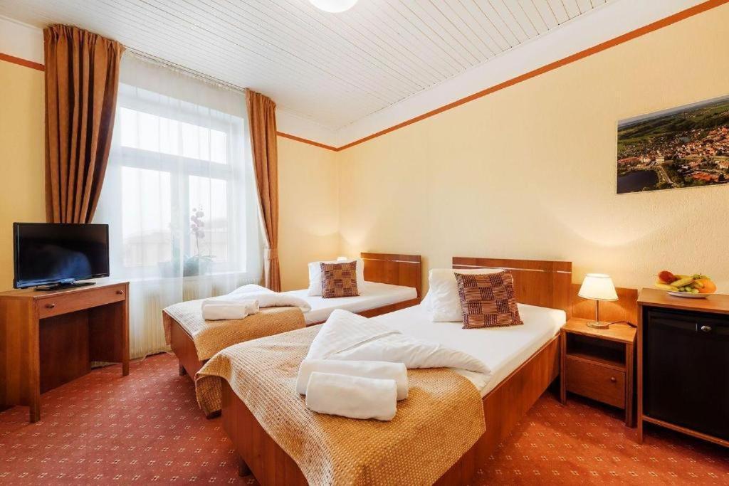 Hotel Tabor Bagian luar foto
