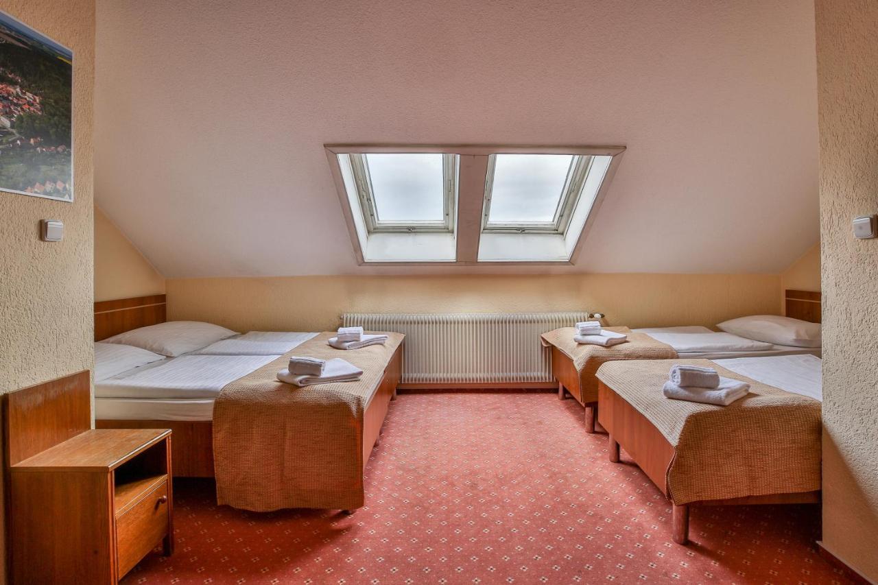 Hotel Tabor Bagian luar foto