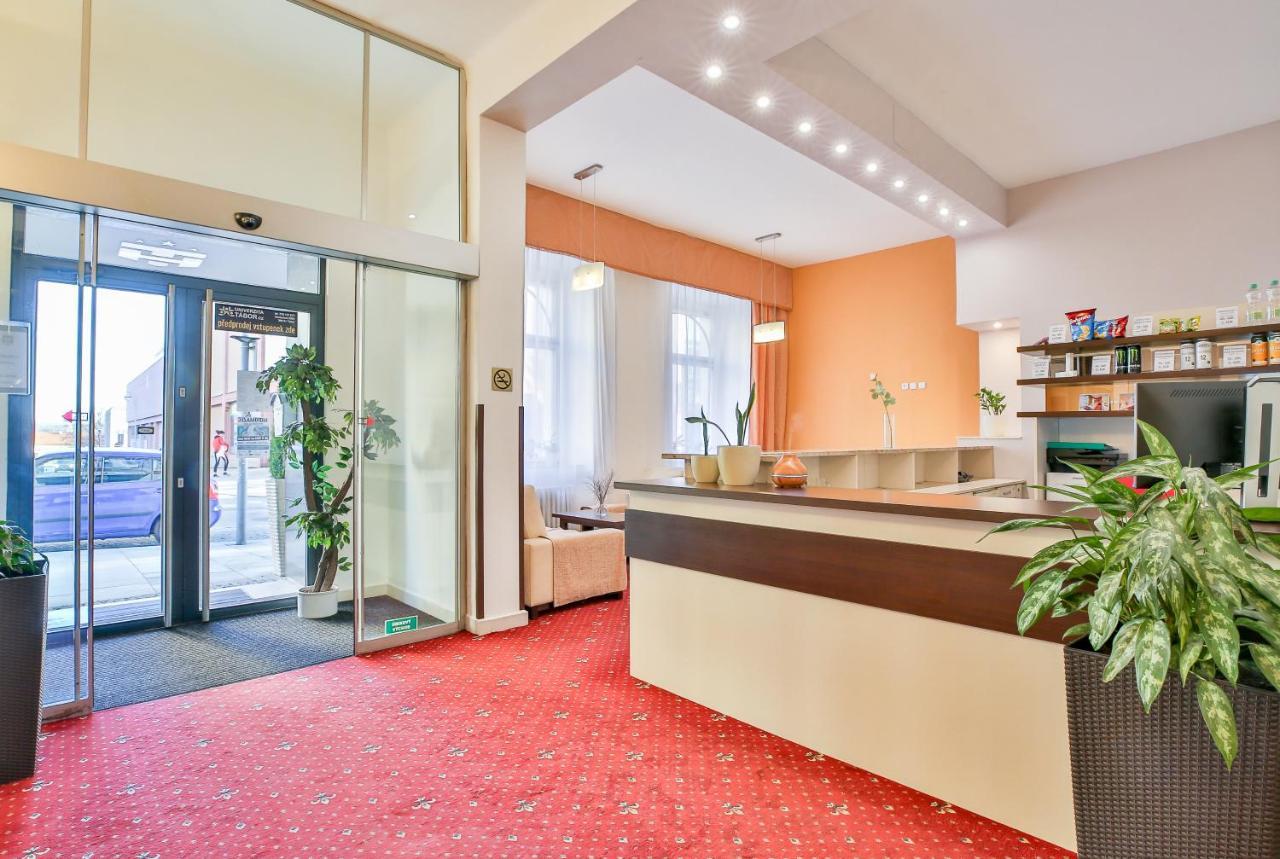 Hotel Tabor Bagian luar foto