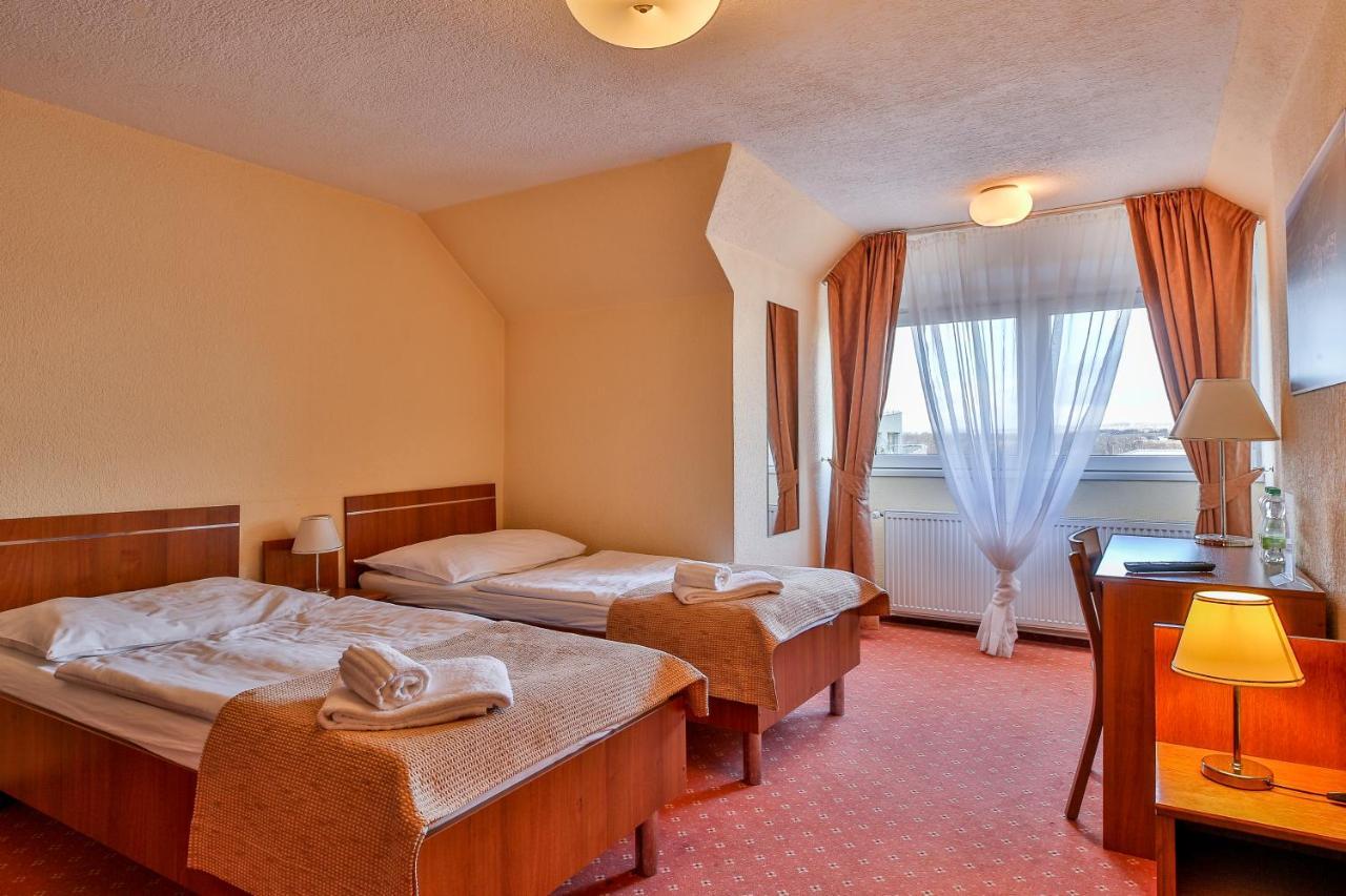 Hotel Tabor Bagian luar foto