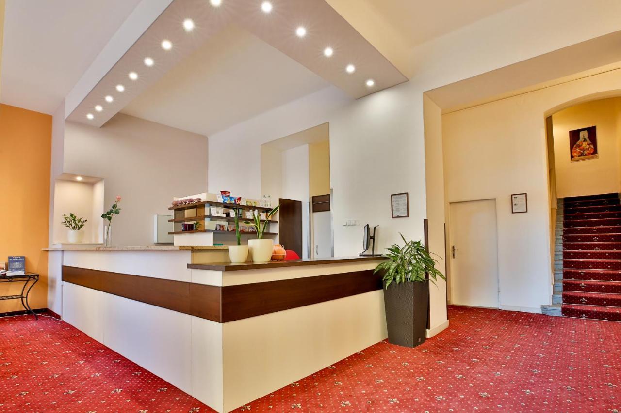 Hotel Tabor Bagian luar foto