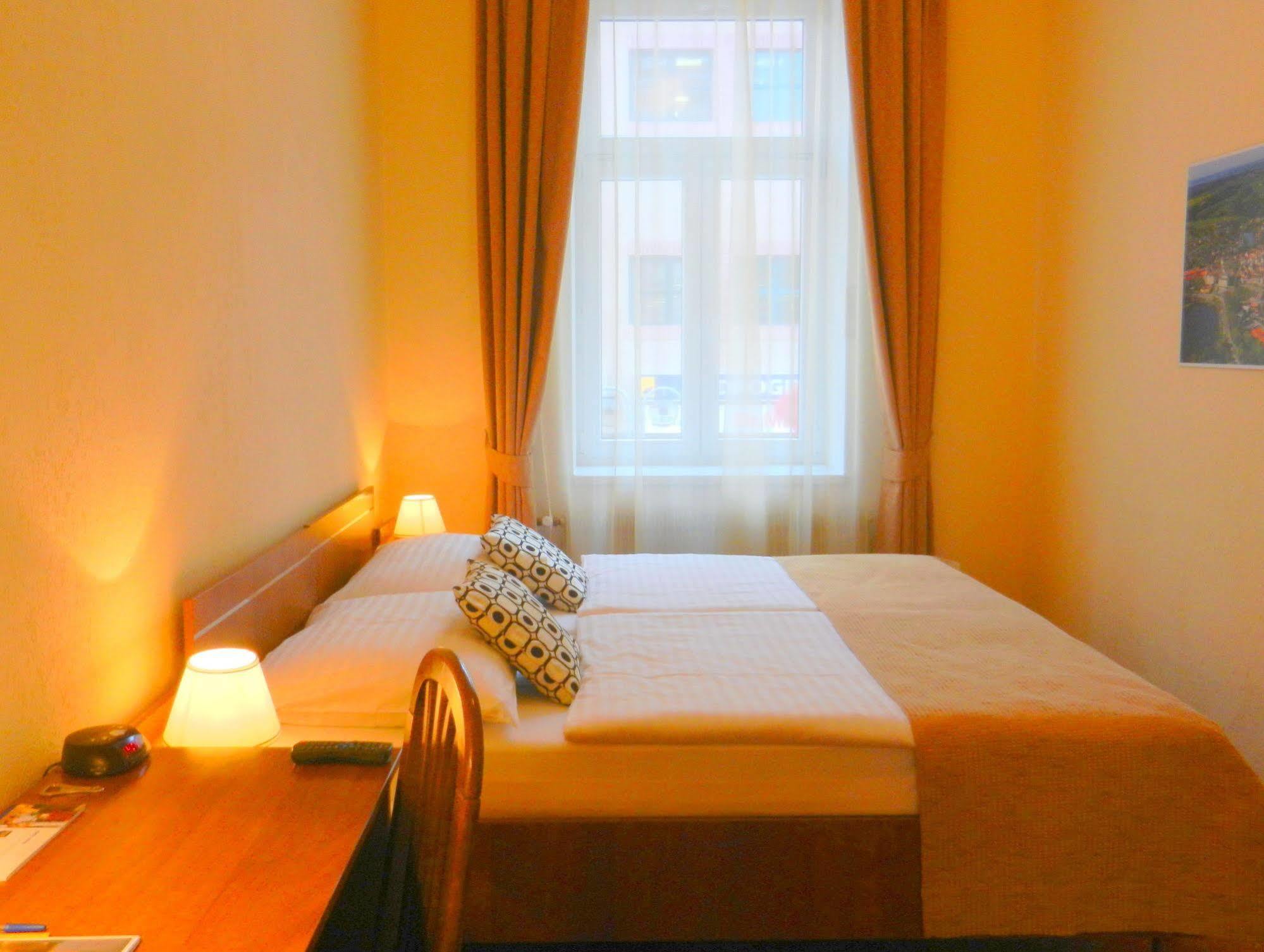 Hotel Tabor Bagian luar foto